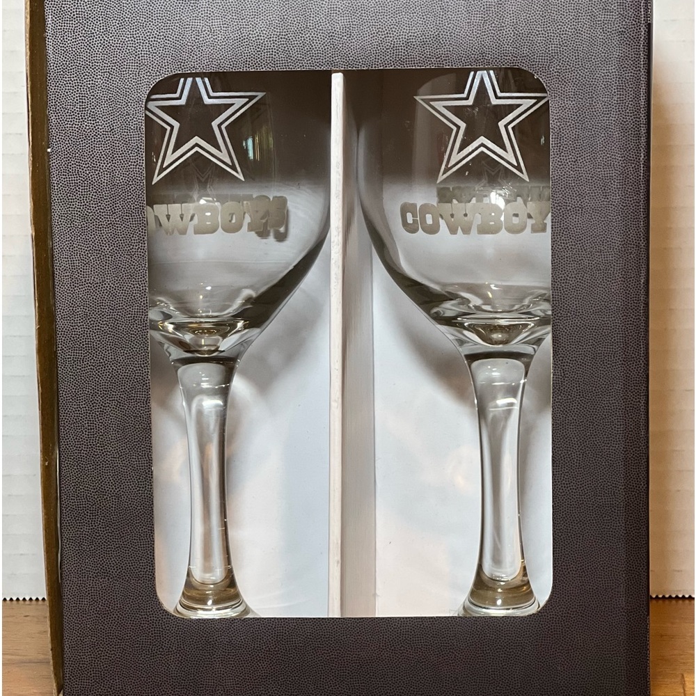 NFL Licensed Dallas Cowboys wine glasses, Duck House collection.